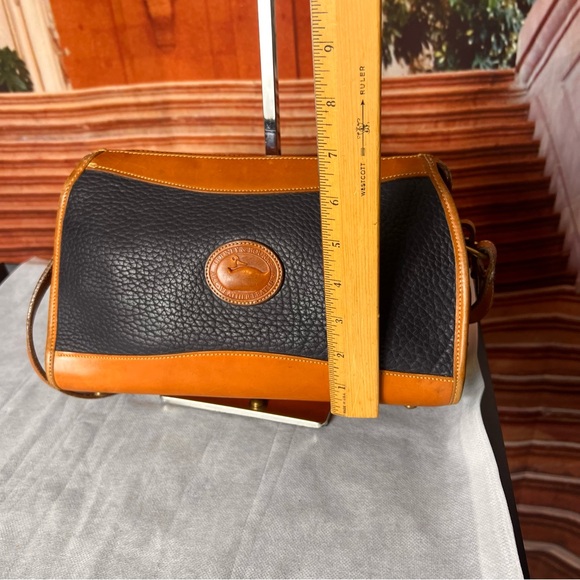 Dooney & Bourke Black and Tan Leather Crossbody Shoulder Bag, great condition - Picture 15 of 17